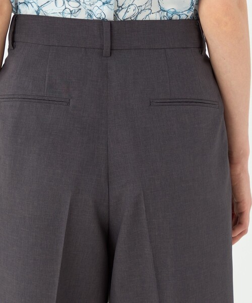 TOMORROWLAND collection(トゥモローランドコレクション)の「エクストラファインポリエステルトロピカル タックワイドパンツ(その他パンツ・レディース・チャコールグレー/ブラウン・32/34/36)」の8枚目の写真