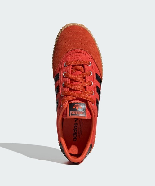 正規品★adidas★VOLLEY PLIMSOLE スニーカー 男女兼用 送料込 アディダス「バレー プリムソール “Core Black”」は、波のような
