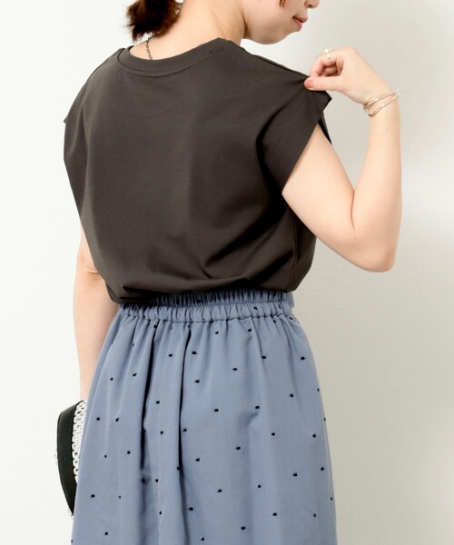 MICO COULIER（ミコクリエ）の「《接触冷感》《吸水速乾》DRY COTTONフロッキープリントノースリーブTシャツ（Tシャツ/カットソー・レディース・オフホワイト/チャコールグレー/グレイッシュベージュ・38）」の15枚目の写真