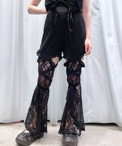 lilLilly（リルリリー）の「カットアウトレースフレアパンツ（その他パンツ・レディース・ブラック/パープル/ホワイト・FREE）」の3枚目の写真