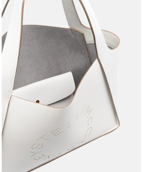 STELLA McCARTNEY(ステラマッカートニー)の「Stella Logo Grainy Alter Mat Tote Bag / ステラ ロゴ グレイン オルターマット トートバッグ(トートバッグ・レディース・ホワイト・ONE SIZE)」の4枚目の写真