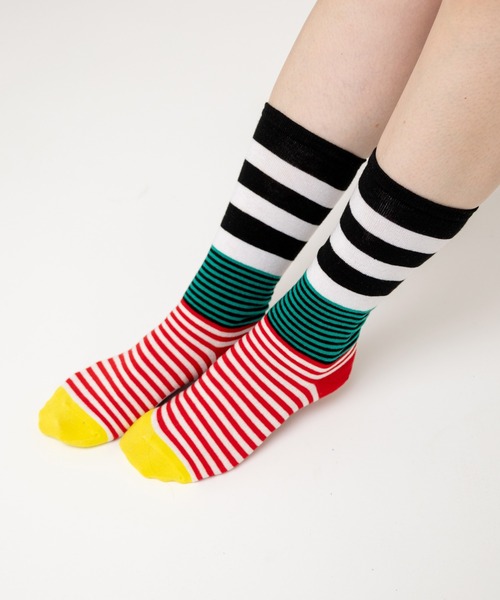 RNA（アールエヌエー）の「E5149 マルチボーダーソックス（ソックス/靴下・レディース・ブラック×ホワイト/ホワイト×パープル/ホワイト×レッド/ホワイト×グリーン・FREE）」の4枚目の写真