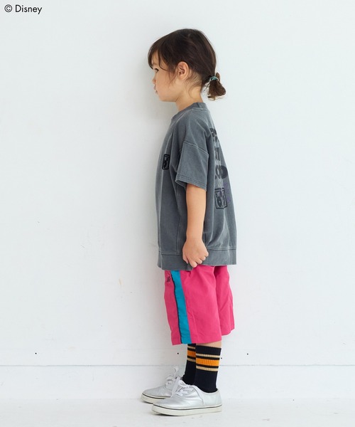 Disney(ディズニー)の「【Disney】ピグメントロックミッキースウェットT(スウェット・キッズ・ブラック系3/ブラック系1/ブラック系2・120/110/100/90/130/80)」の19枚目の写真
