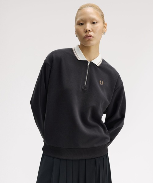 FRED PERRY(フレッドペリー)の「Zip Neck Collar Sweatshirt/ジップネックスウェットシャツ(スウェット・レディース・グレイッシュベージュ/チャコールグレー・10)」の7枚目の写真