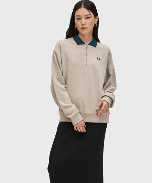 FRED PERRY(フレッドペリー)の「Zip Neck Collar Sweatshirt/ジップネックスウェットシャツ(スウェット・レディース・グレイッシュベージュ/チャコールグレー・10)」の15枚目の写真