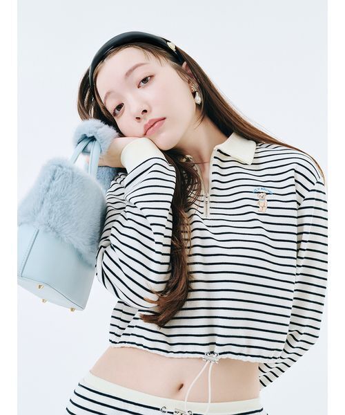 【新品タグ付き】Lilly Brown クロップド丈スウェットパーカー 新品タグ付き】Lilly Brown クロップド丈スウェットパーカー