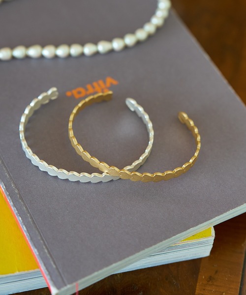 collex（コレックス）の「【Ljud/ユード】ハートブラスバングル（バングル/リストバンド・レディース・ゴールド/シルバー・フリー）」の11枚目の写真