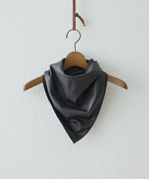 BEARDSLEY（ビアズリー）の「《15 quinze》レザースカーフ（バンダナ/スカーフ・レディース・ブラック・FREE）」の2枚目の写真