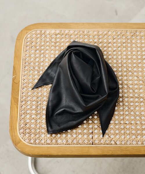 BEARDSLEY（ビアズリー）の「《15 quinze》レザースカーフ（バンダナ/スカーフ・レディース・ブラック・FREE）」の8枚目の写真