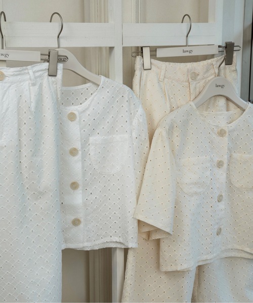 lawgy（ラウジー）の「embroidery puff sleeve jacket like tops