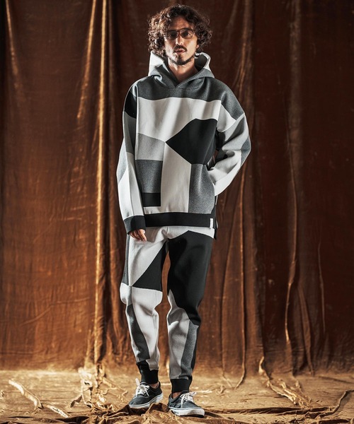ANGENEHM（アンゲネーム）の「mpa3885-Jacquard Block Color Hoodie -Airy Yarn Sweater- ニットフーディー(AG05-014acf)（パーカー・メンズ・ブラック/ライトグレー/ネイビー・L/M/S）」の20枚目の写真