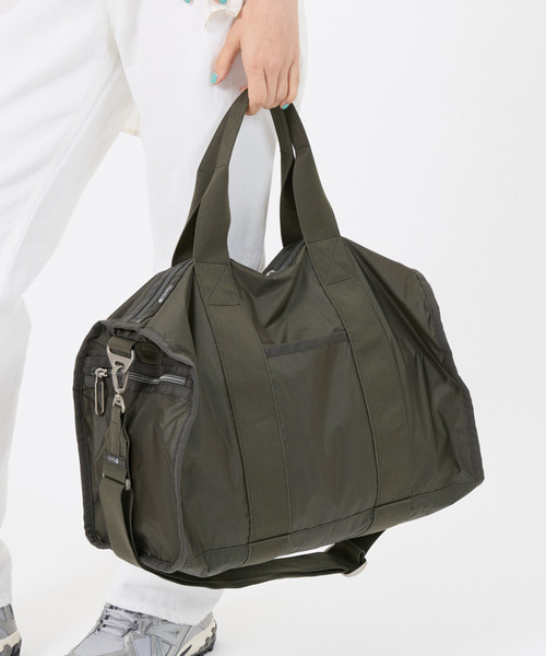 LeSportsac(レスポートサック)の「ESSENTIAL MEDIUM DUFFLE グラベルC(ボストンバッグ・レディース・グリーン・FREE)」の2枚目の写真