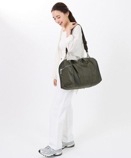 LeSportsac(レスポートサック)の「ESSENTIAL MEDIUM DUFFLE グラベルC(ボストンバッグ・レディース・グリーン・FREE)」の3枚目の写真