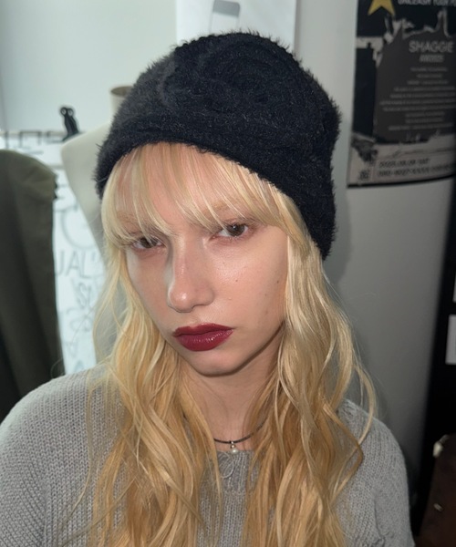 SHAGGIE（シャギー）の「バラ付きニット帽（ニットキャップ/ビーニー・レディース・ブラック/グレー・FREE）」の3枚目の写真