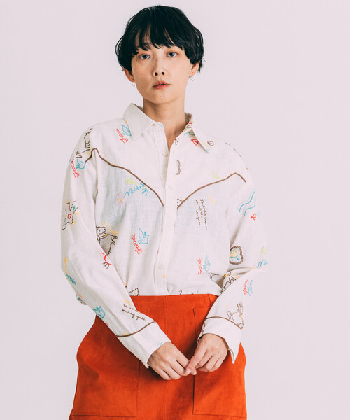 Freada（フリーダ）の「Freada/フリーダ モチーフ刺繍 柄シャツ（シャツ/ブラウス・レディース・ホワイト/スミクロ・ONE SIZE）」の8枚目の写真