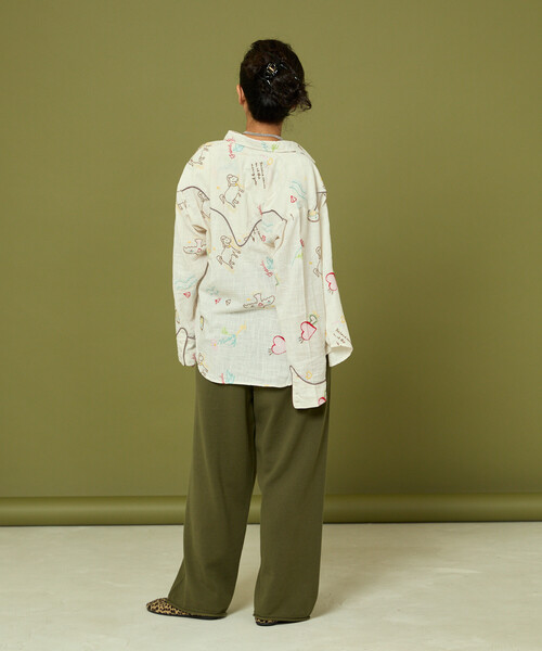 Freada（フリーダ）の「Freada/フリーダ モチーフ刺繍 柄シャツ（シャツ/ブラウス・レディース・ホワイト/スミクロ・ONE SIZE）」の16枚目の写真