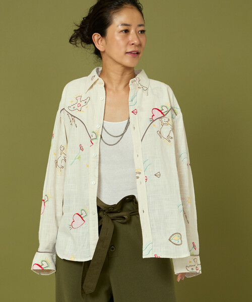 Freada（フリーダ）の「Freada/フリーダ モチーフ刺繍 柄シャツ（シャツ/ブラウス・レディース・ホワイト/スミクロ・ONE SIZE）」の20枚目の写真