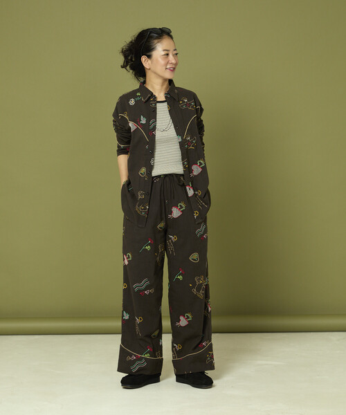 Freada（フリーダ）の「Freada/フリーダ モチーフ刺繍 柄シャツ（シャツ/ブラウス・レディース・ホワイト/スミクロ・ONE SIZE）」の22枚目の写真