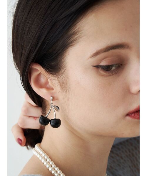 jouetie（ジュエティ）の「チェリーモチーフピアス（ピアス（両耳用）・レディース・ブラック/レッド・FREE）」の2枚目の写真