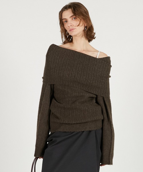 PRANK PROJECT（プランクプロジェクト）の「オフショルニット / Off-Shoulder Knit（ニット/セーター・レディース・アイボリー/ブラウン/チャコールグレー・FREE）」の3枚目の写真