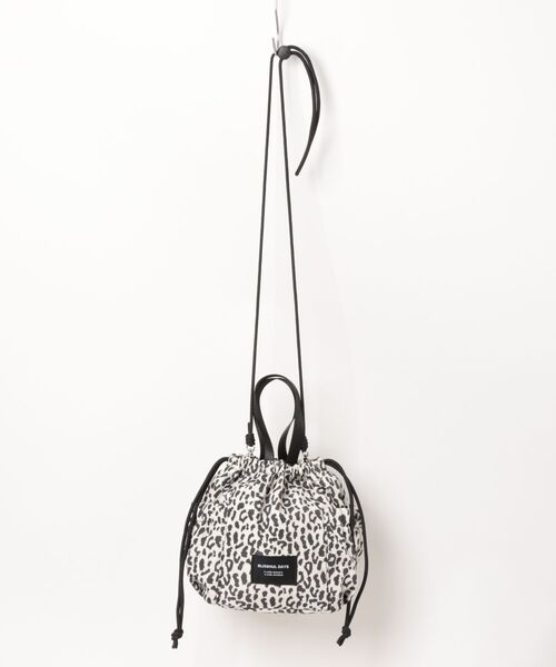 Right-on（ライトオン）の「【HONEYSUCKLE ROSE】ミニ巾着２ＷＡＹショルダー（ショルダーバッグ・レディース・ブラック×ホワイト/グレー/ブラック・ONE SIZE）」の3枚目の写真