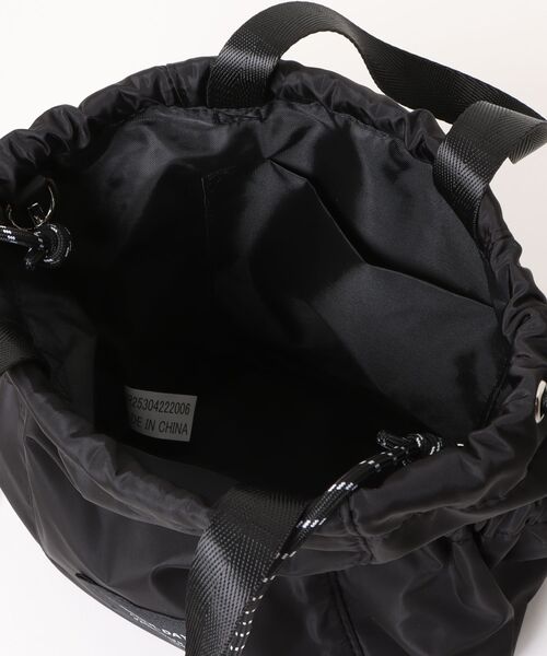 Right-on（ライトオン）の「【HONEYSUCKLE ROSE】ミニ巾着２ＷＡＹショルダー（ショルダーバッグ・レディース・ブラック×ホワイト/グレー/ブラック・ONE SIZE）」の4枚目の写真