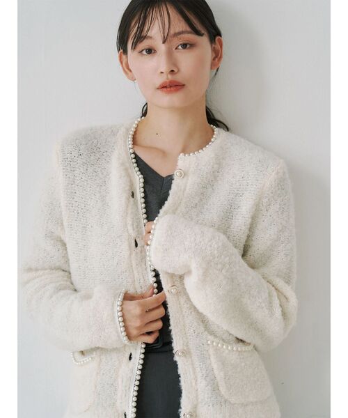 TONAL(トーナル)の「パールラインニットジャケット(ノーカラージャケット・レディース・オフホワイト/グレー/ブラック・MEDIUM)」の2枚目の写真
