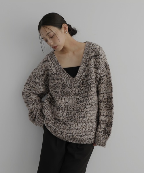 hellam(へラム)の「ミックスVネックニットプルオーバー(Tシャツ/カットソー・レディース・ブラウン/レッド/チャコール/アイボリー・FREE)」の3枚目の写真