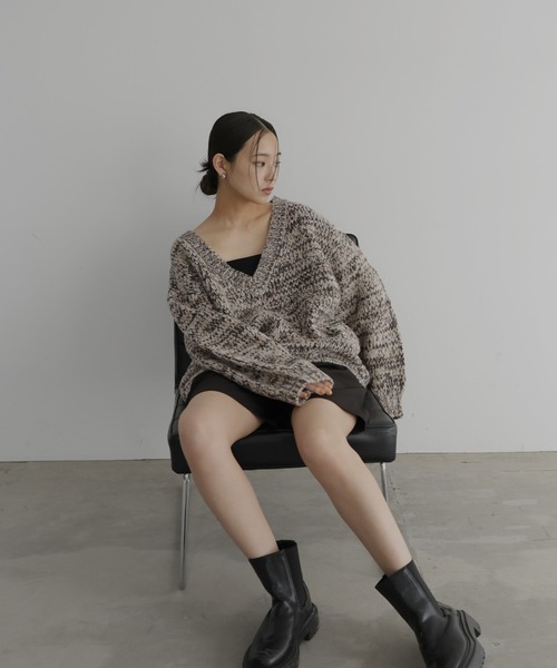 hellam(へラム)の「ミックスVネックニットプルオーバー(Tシャツ/カットソー・レディース・ブラウン/レッド/チャコール/アイボリー・FREE)」の7枚目の写真