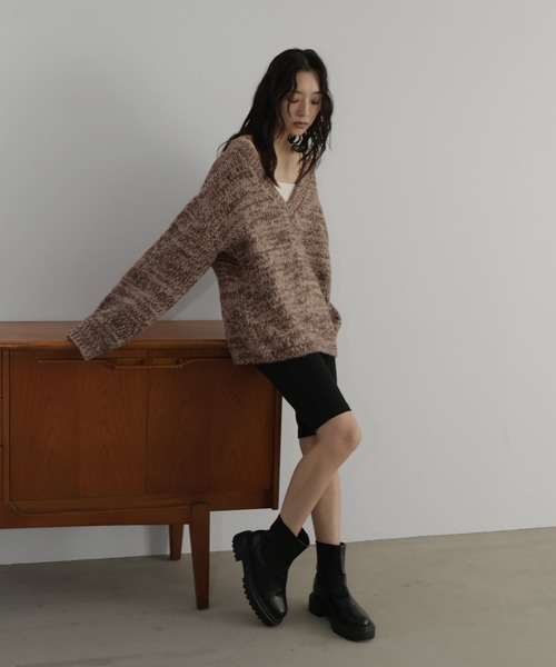 hellam(へラム)の「ミックスVネックニットプルオーバー(Tシャツ/カットソー・レディース・ブラウン/レッド/チャコール/アイボリー・FREE)」の17枚目の写真