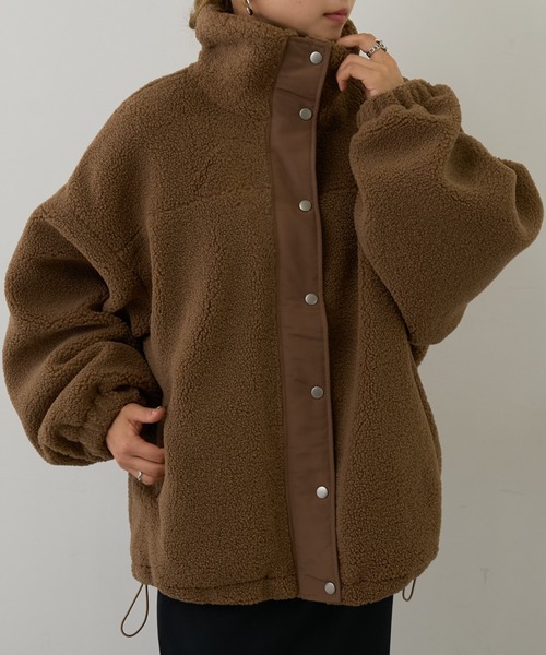 COLONY 2139（コロニートゥーワンスリーナイン）の「ボアスタンド