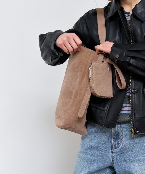 GENERAL IDEA（ジェネラルアイデア）の「【GENERAL IDEA】ポーチ付きエコスエードショルダーバッグ / WOMAN ECO SUEDE BASKET SHOULDER BAG（ショルダーバッグ・レディース・ブルー/ベージュ/キャメル・FREE）」の4枚目の写真