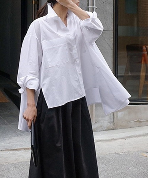 CLOTHY(クロシィ)の「【ゆるっとシルエットが今っぽい◎大人の抜け感シャツ】ロングテールモノトーンシャツ(シャツ/ブラウス・レディース・オフホワイト/ブラック・FREE)」の3枚目の写真