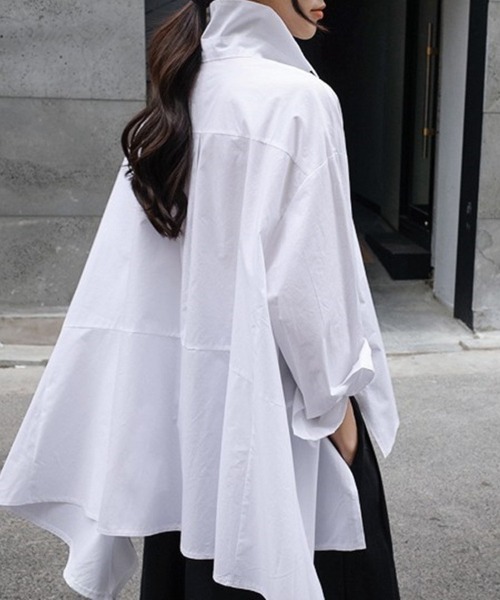 CLOTHY(クロシィ)の「【ゆるっとシルエットが今っぽい◎大人の抜け感シャツ】ロングテールモノトーンシャツ(シャツ/ブラウス・レディース・オフホワイト/ブラック・FREE)」の4枚目の写真