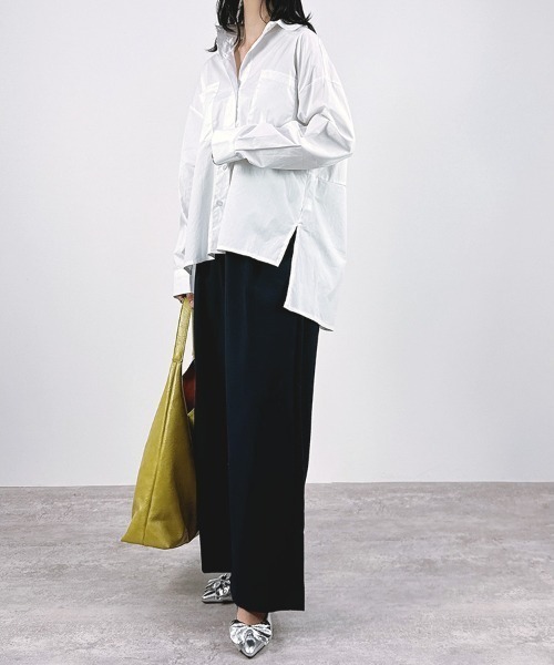 CLOTHY(クロシィ)の「【ゆるっとシルエットが今っぽい◎大人の抜け感シャツ】ロングテールモノトーンシャツ(シャツ/ブラウス・レディース・オフホワイト/ブラック・FREE)」の16枚目の写真