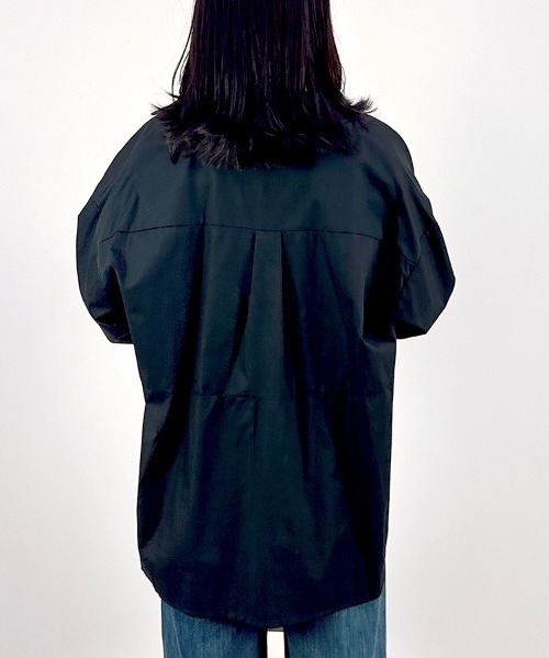 CLOTHY(クロシィ)の「【ゆるっとシルエットが今っぽい◎大人の抜け感シャツ】ロングテールモノトーンシャツ(シャツ/ブラウス・レディース・オフホワイト/ブラック・FREE)」の8枚目の写真