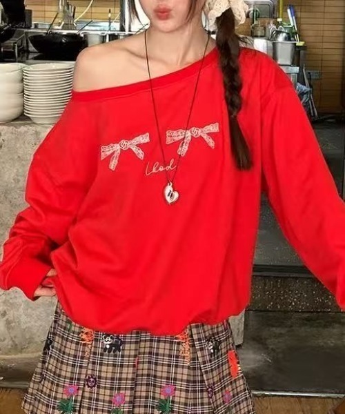 Vipoa(ヴィポア)の「Ribbon print sweat(Tシャツ/カットソー・レディース・レッド・FREE)」の2枚目の写真