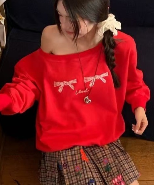 Vipoa(ヴィポア)の「Ribbon print sweat(Tシャツ/カットソー・レディース・レッド・FREE)」の3枚目の写真