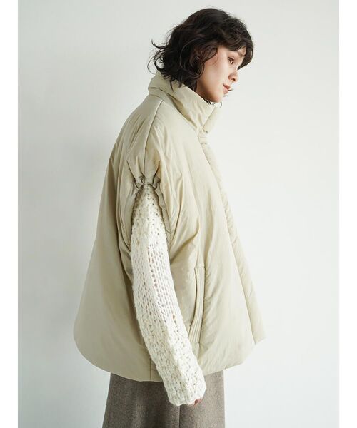 FIKA.(フィーカ)の「Nylon padded stand collar vest(ベスト・レディース・ベージュ/ミント/ブラック・MEDIUM)」の5枚目の写真