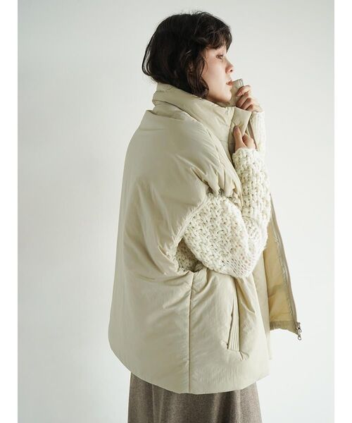 FIKA.(フィーカ)の「Nylon padded stand collar vest(ベスト・レディース・ベージュ/ミント/ブラック・MEDIUM)」の6枚目の写真