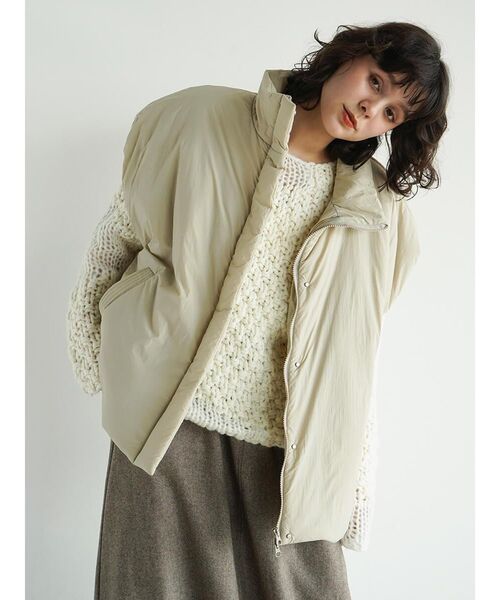 FIKA.(フィーカ)の「Nylon padded stand collar vest(ベスト・レディース・ベージュ/ミント/ブラック・MEDIUM)」の8枚目の写真