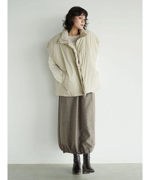 FIKA.(フィーカ)の「Nylon padded stand collar vest(ベスト・レディース・ベージュ/ミント/ブラック・MEDIUM)」の9枚目の写真