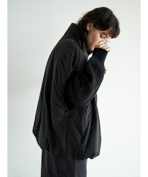 FIKA.(フィーカ)の「Nylon padded stand collar vest(ベスト・レディース・ベージュ/ミント/ブラック・MEDIUM)」の13枚目の写真