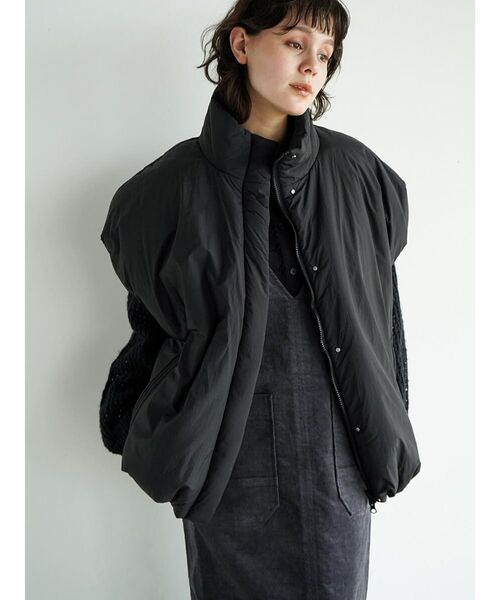 FIKA.(フィーカ)の「Nylon padded stand collar vest(ベスト・レディース・ベージュ/ミント/ブラック・MEDIUM)」の15枚目の写真