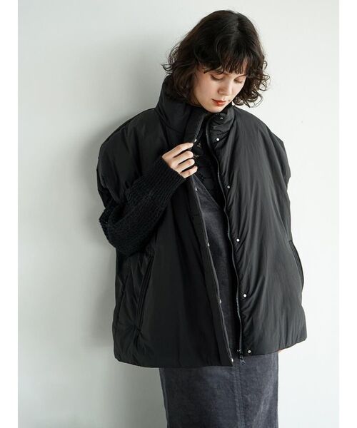 FIKA.(フィーカ)の「Nylon padded stand collar vest(ベスト・レディース・ベージュ/ミント/ブラック・MEDIUM)」の16枚目の写真