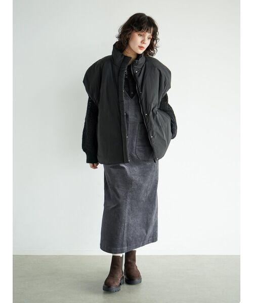 FIKA.(フィーカ)の「Nylon padded stand collar vest(ベスト・レディース・ベージュ/ミント/ブラック・MEDIUM)」の17枚目の写真