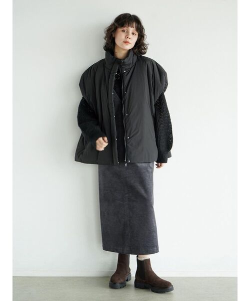 FIKA.(フィーカ)の「Nylon padded stand collar vest(ベスト・レディース・ベージュ/ミント/ブラック・MEDIUM)」の18枚目の写真