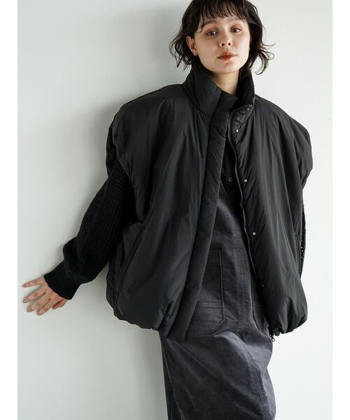 FIKA.(フィーカ)の「Nylon padded stand collar vest(ベスト・レディース・ベージュ/ミント/ブラック・MEDIUM)」の1枚目の写真