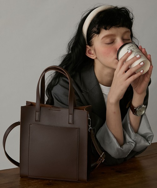 BONLECILL Marche(ボンルシールマルシェ)の「【BONLECILL Marche】2wayスクエアショルダーバッグ/トートバッグ(ショルダーバッグ・レディース・アイボリー/ブラック/ブラウン・FREE)」の3枚目の写真