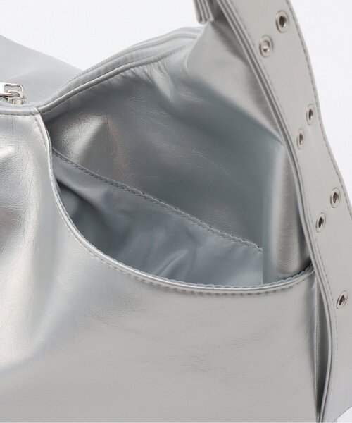 LOVETOXIC（ラブトキシック）の「合皮ビッグショルダー（ショルダーバッグ・キッズ・シルバー/ブラック・F）」の9枚目の写真